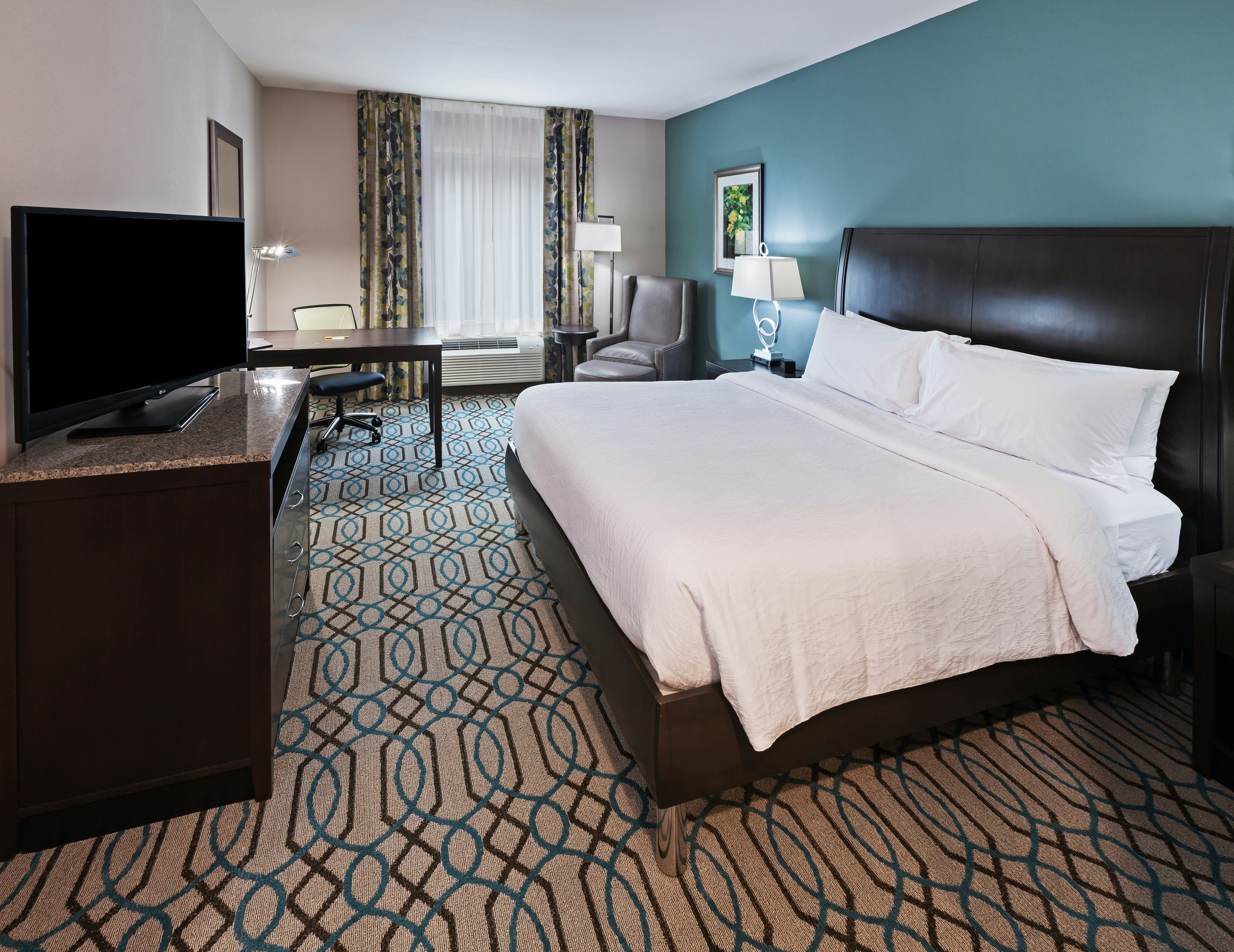 SUITE, KING BED, ACCESSIBLE