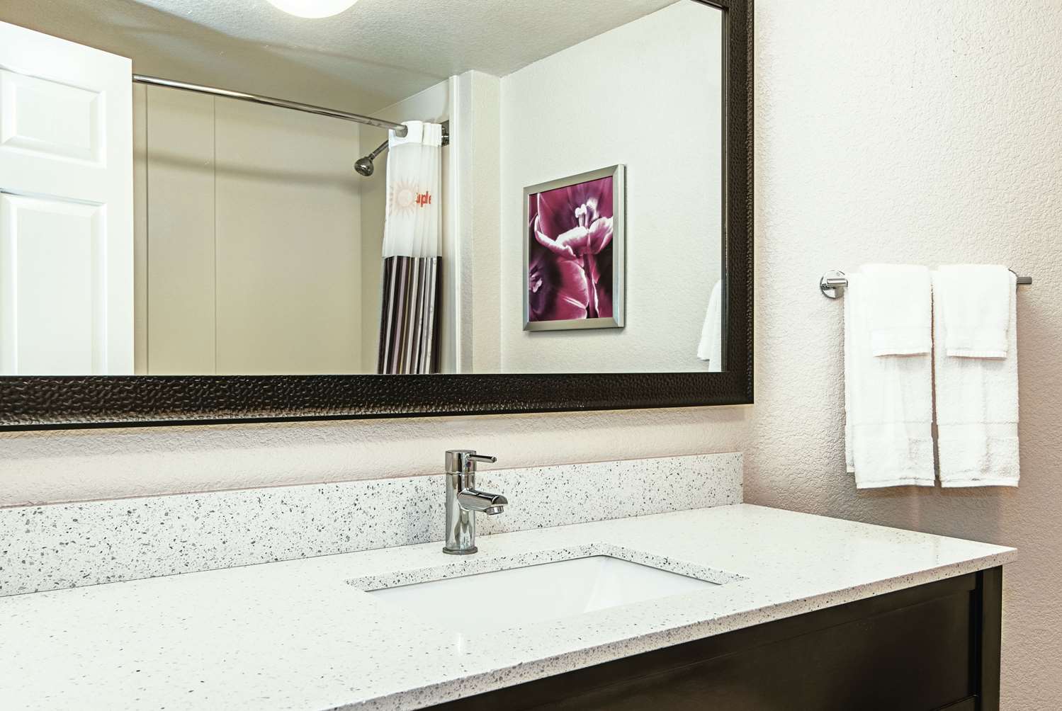La Quinta Inn & Suites by Wyndham Ontario Airport 54/58