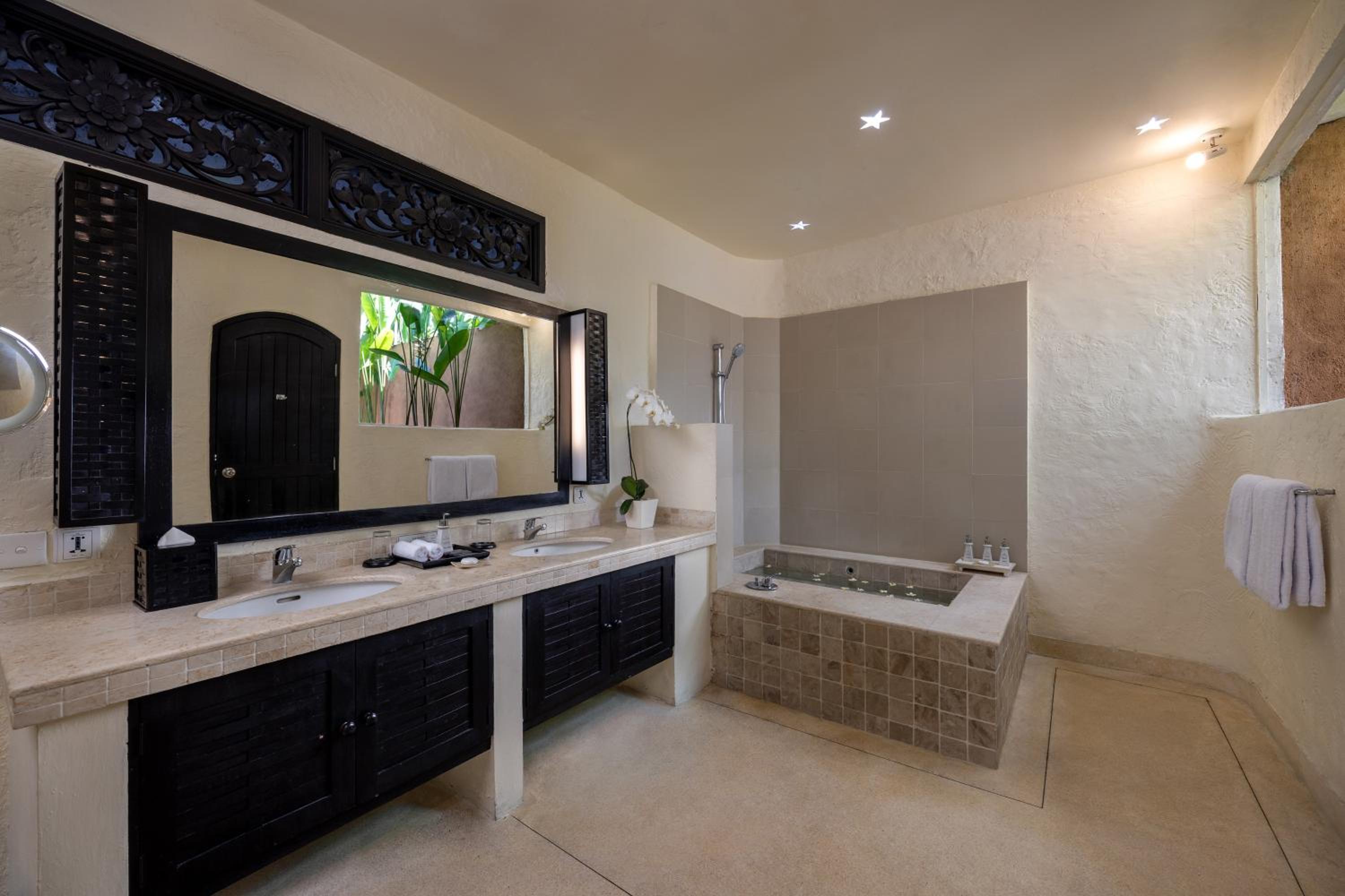 فيلا بغرفتي نوم بمسبح خاص بحوض استحمام، Impiana Private Villas Seminyak Hotel 4/4