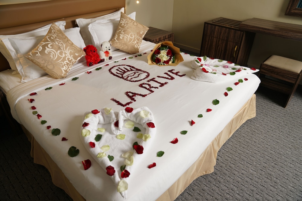 La Rive Hotels & Suites (Formerly known as Ghosn Al Banafsej) 25/59