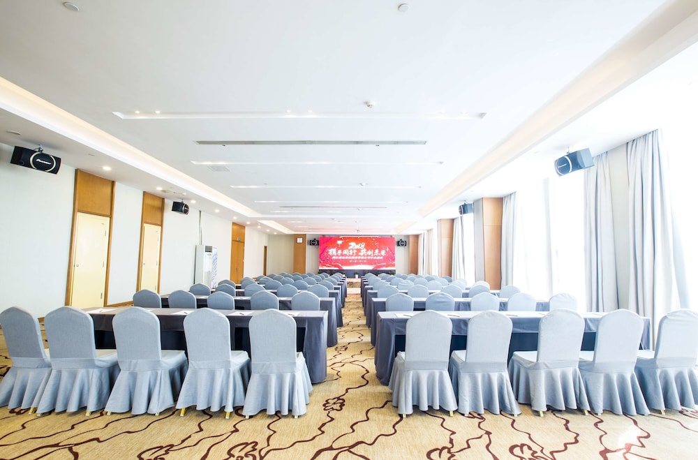 Ramada Encore by Wyndham Wuhan 40/42