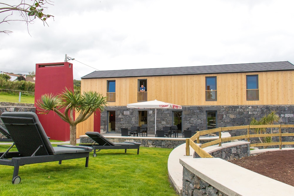 Patio Lodge 69/75