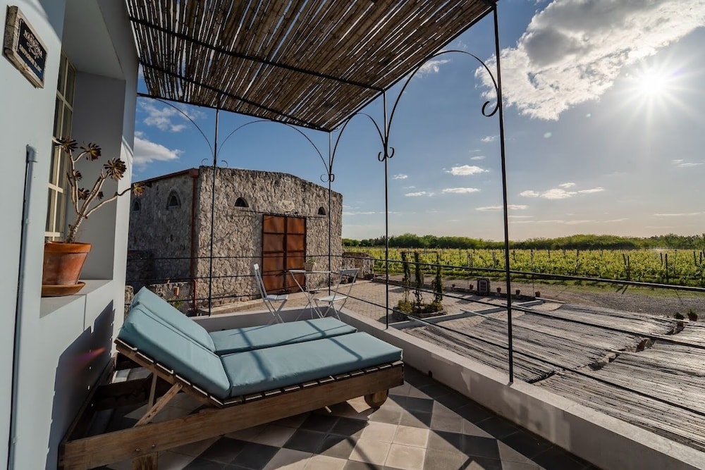 Narbona Wine Lodge 24/36