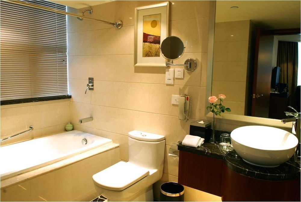 Merryland Traders Hotel 20/20