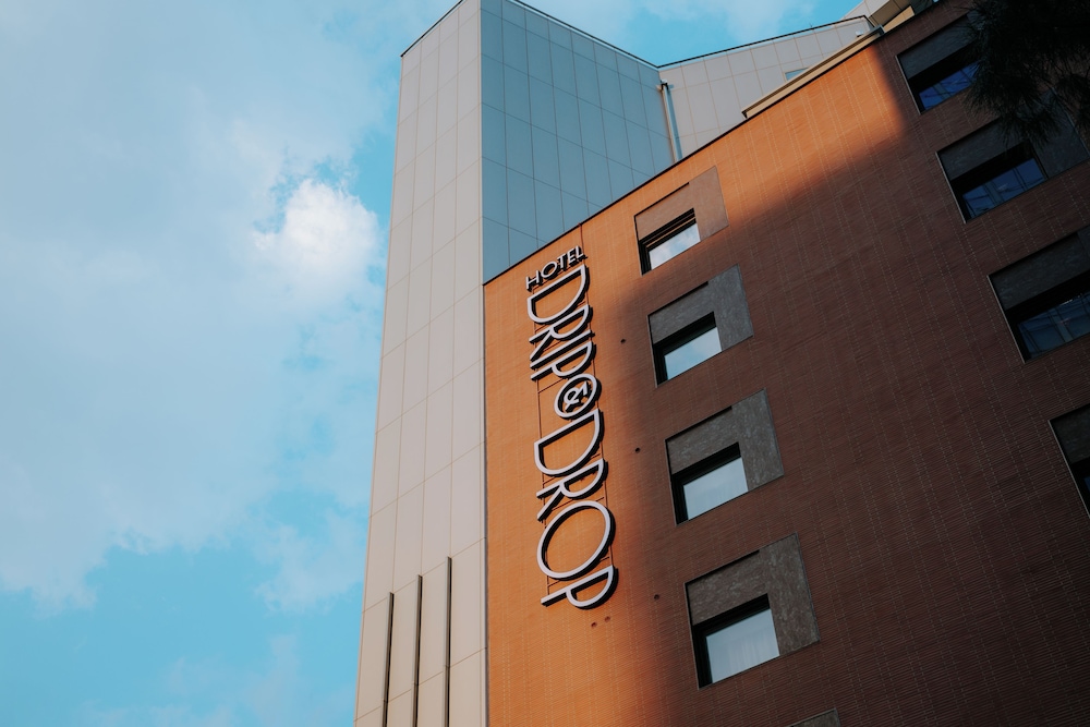 NEW ORIENTAL HOTEL 6/50