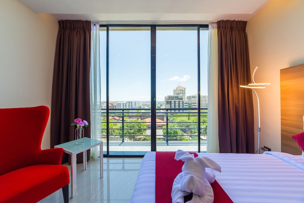 Eastland Hotel and Residences 13/39