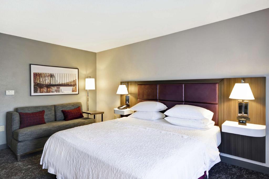 ROOM, KING BED, SOFA, ACCESSIBLE