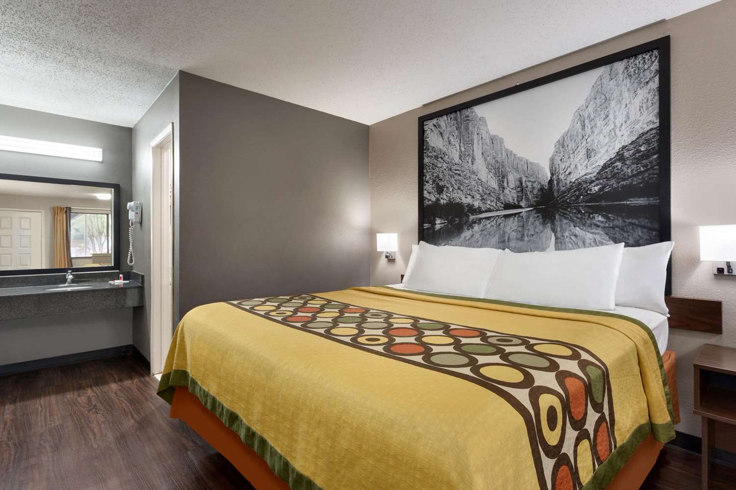 Super 8 by Wyndham Universal City 27/55