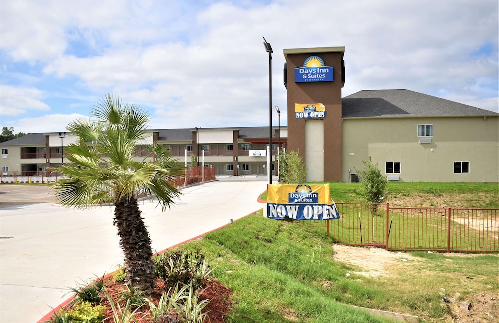 Days Inn & Suites By Wyndham Downtown/University Of Houston 52/60