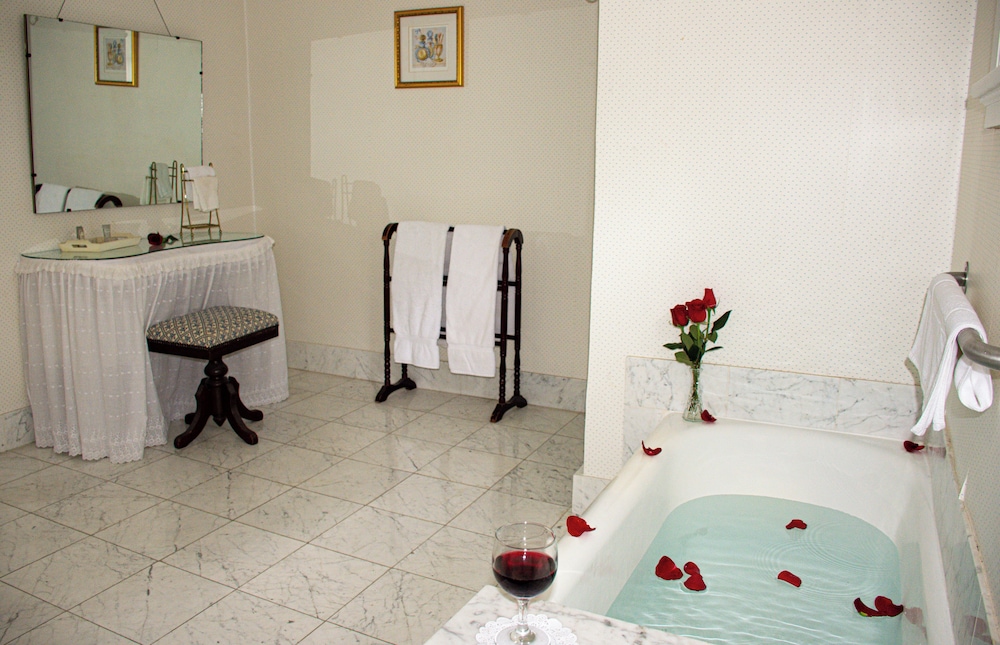 Blackberry River Inn 50/50