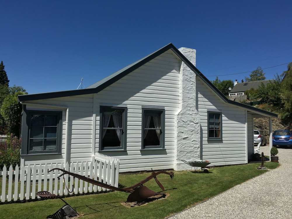 Settlers Cottage Motel 63/64