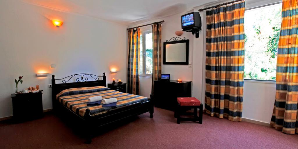 Galaxias and Eyan Hotel 6/14
