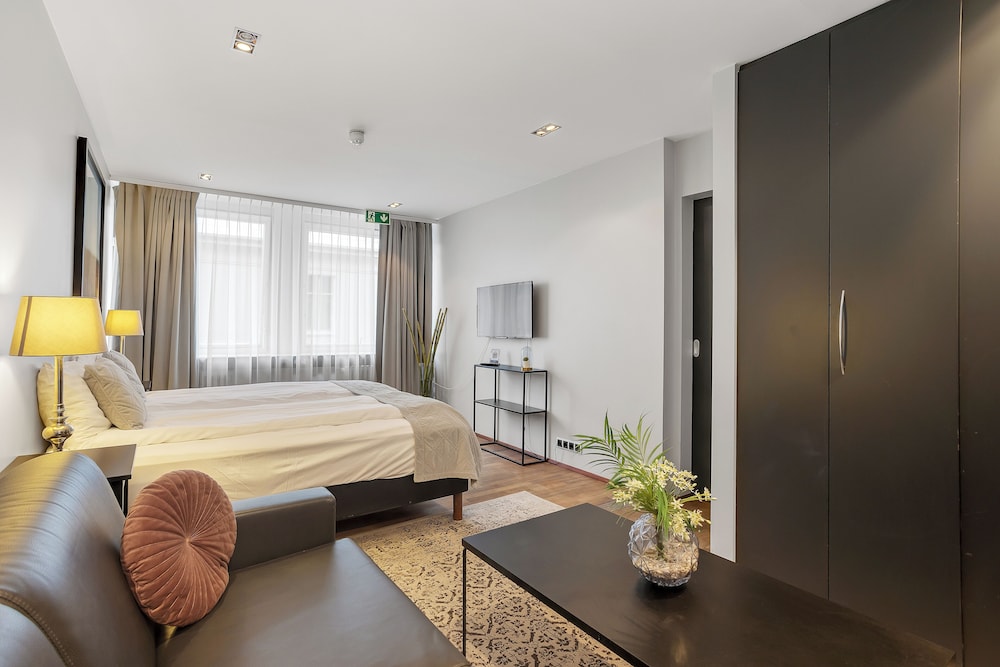 Mani Apartments 25/50