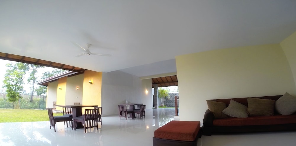 Airport Villa 39/57