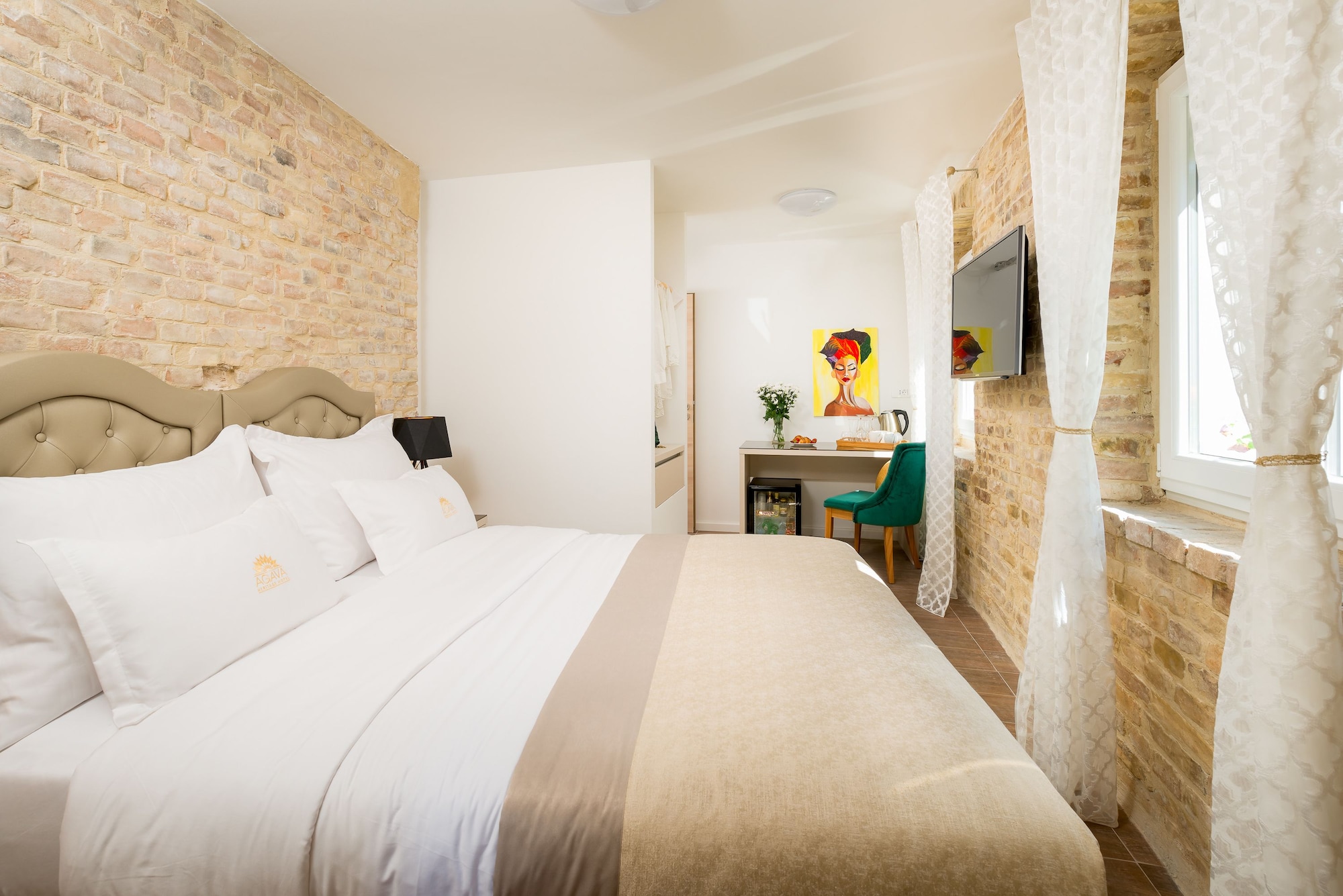 CITY, DOUBLE BED
