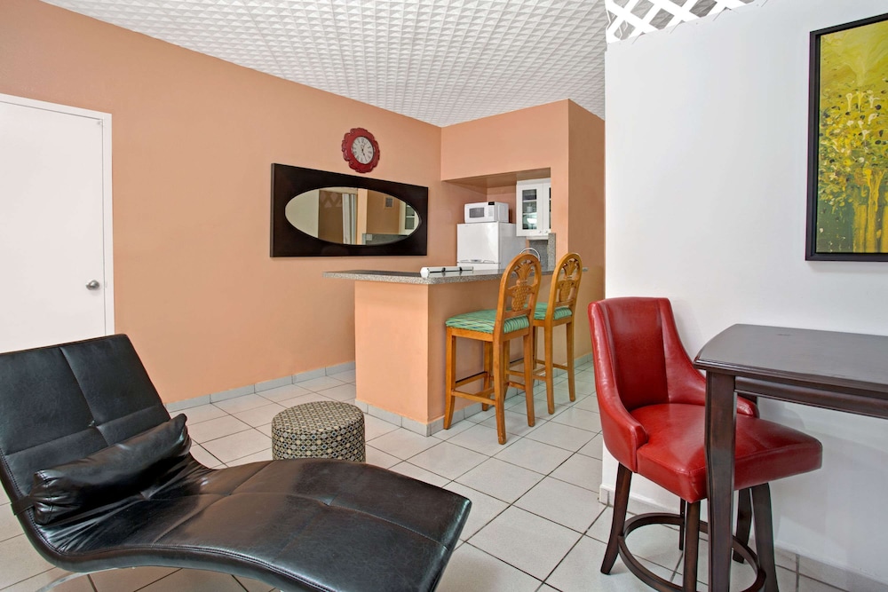 Knights Inn Hallandale 17/25