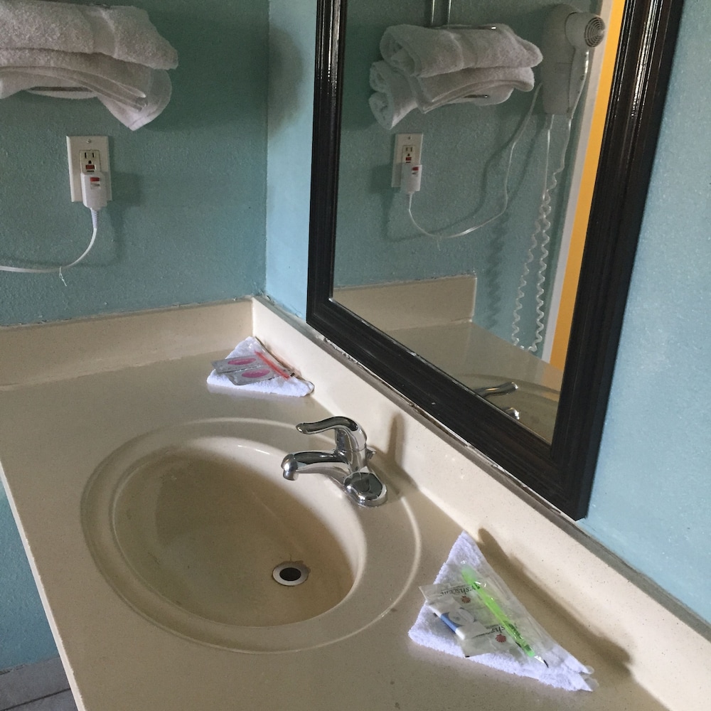 Guest Inn Suites 28/40