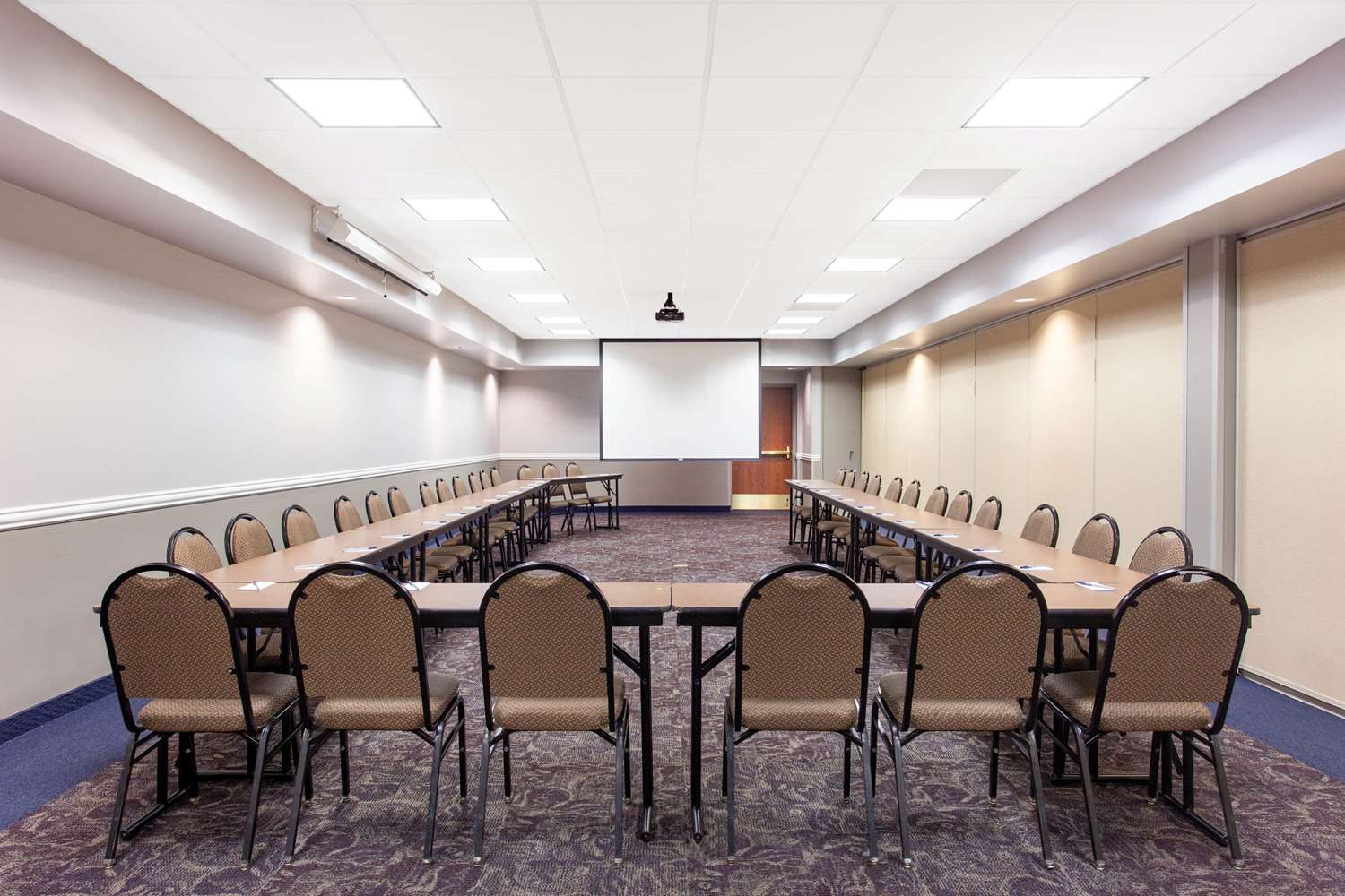 AmericInn by Wyndham Mankato Event Center 46/55