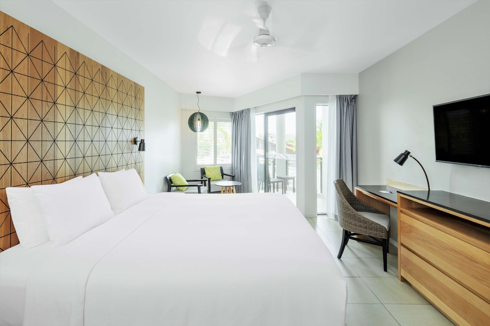 Superior, King Bed, Lagoon View
