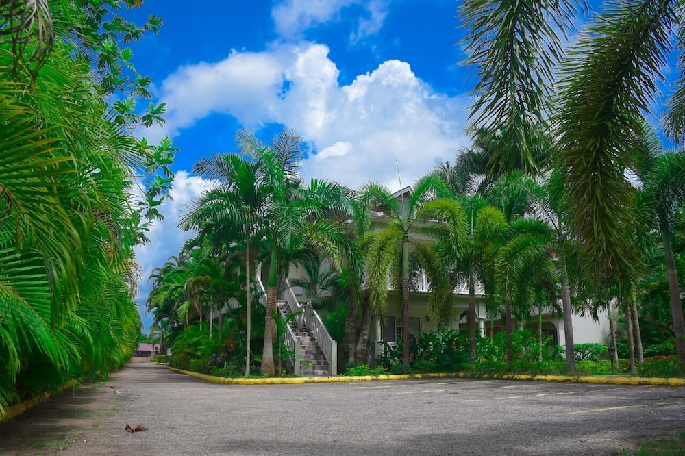 Coral Seas Beach Resort 45/58