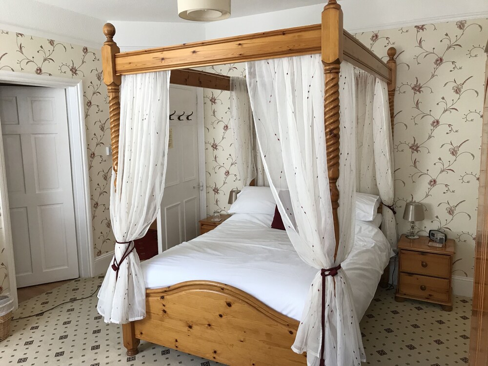 Lorna Doone House 19/28