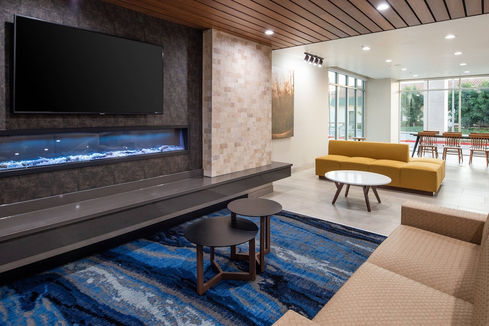 Fairfield Inn & Suites by Marriott Anaheim Los Alamitos 35/46