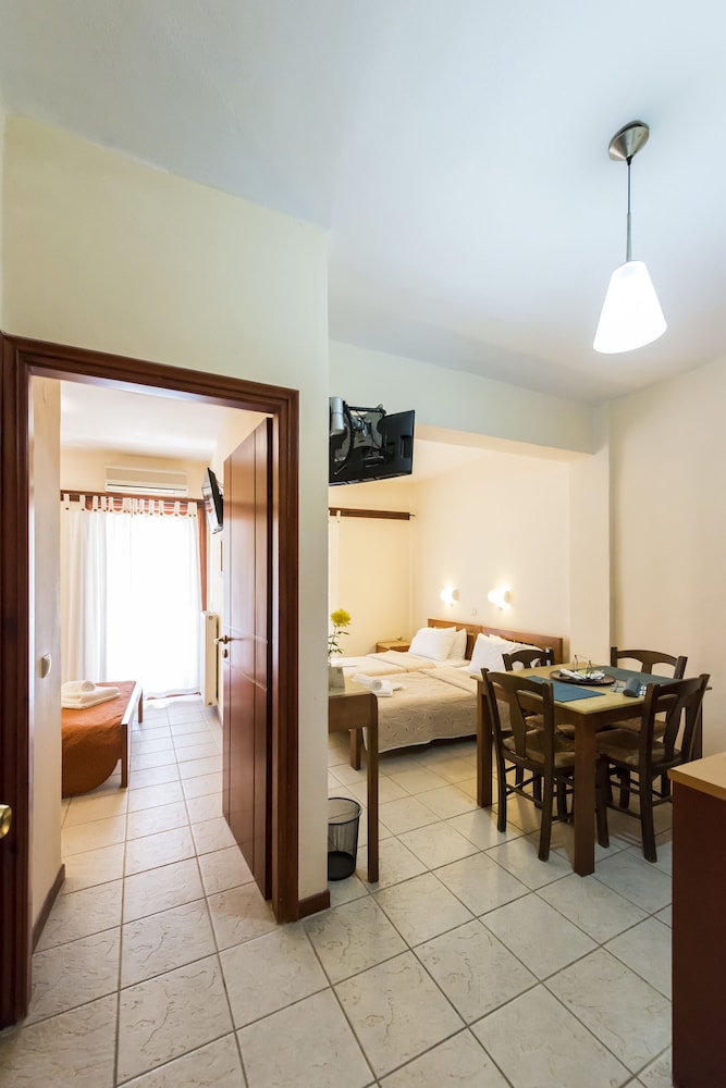 Akrogiali Hotel 54/75