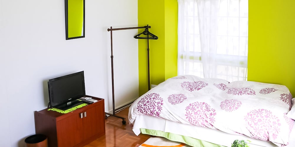 FEMALE ONLY, STANDARD, TWIN BEDS