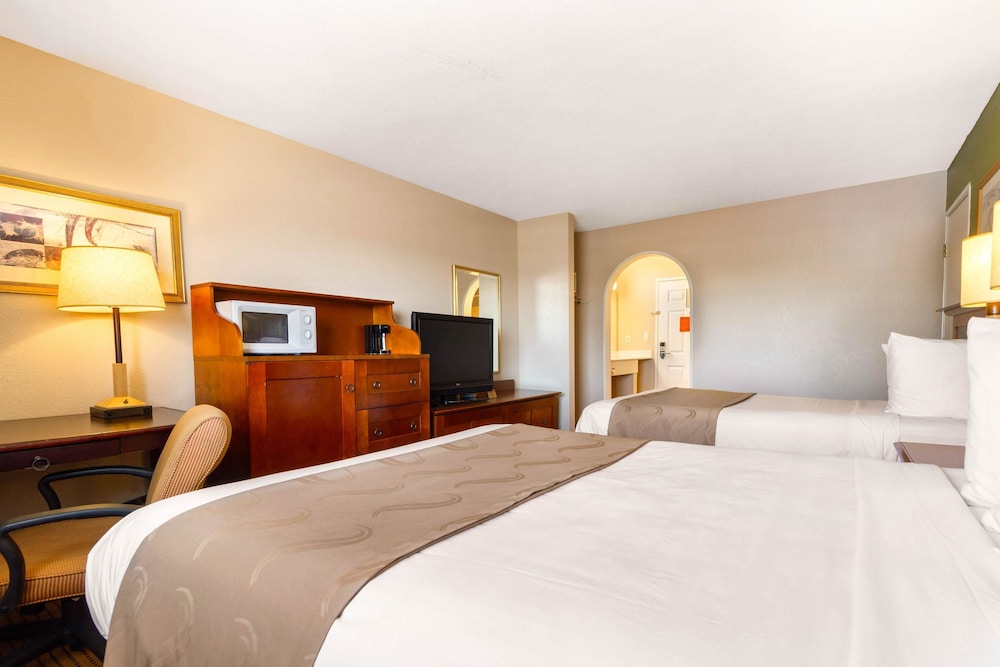 Rodeway Inn Auburn, CA 22/41