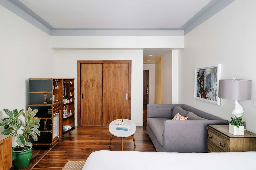 NAUTILUS SONESTA MIAMI BEACH 26/46