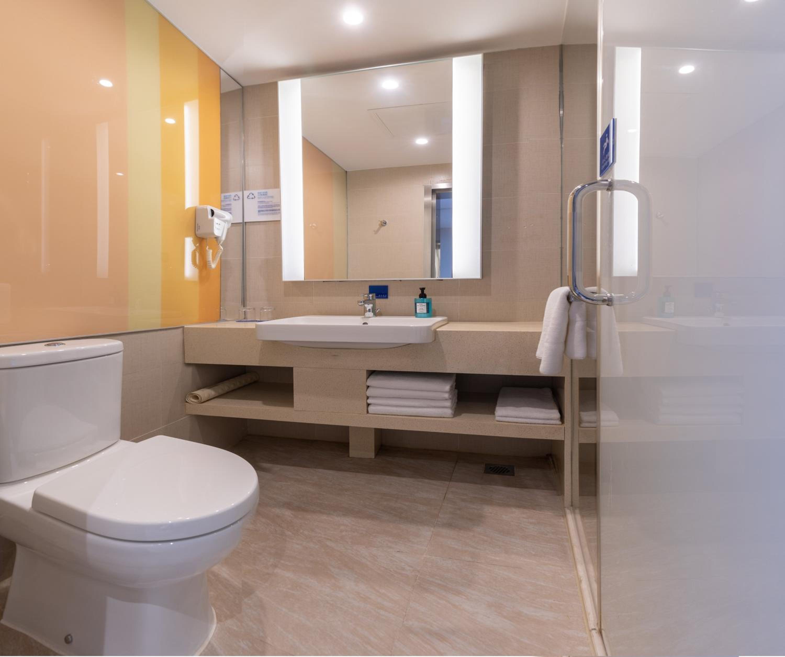 Standard, Single Bed, Extra Floor Space، Holiday Inn Express Shanghai Zhenping 6/6