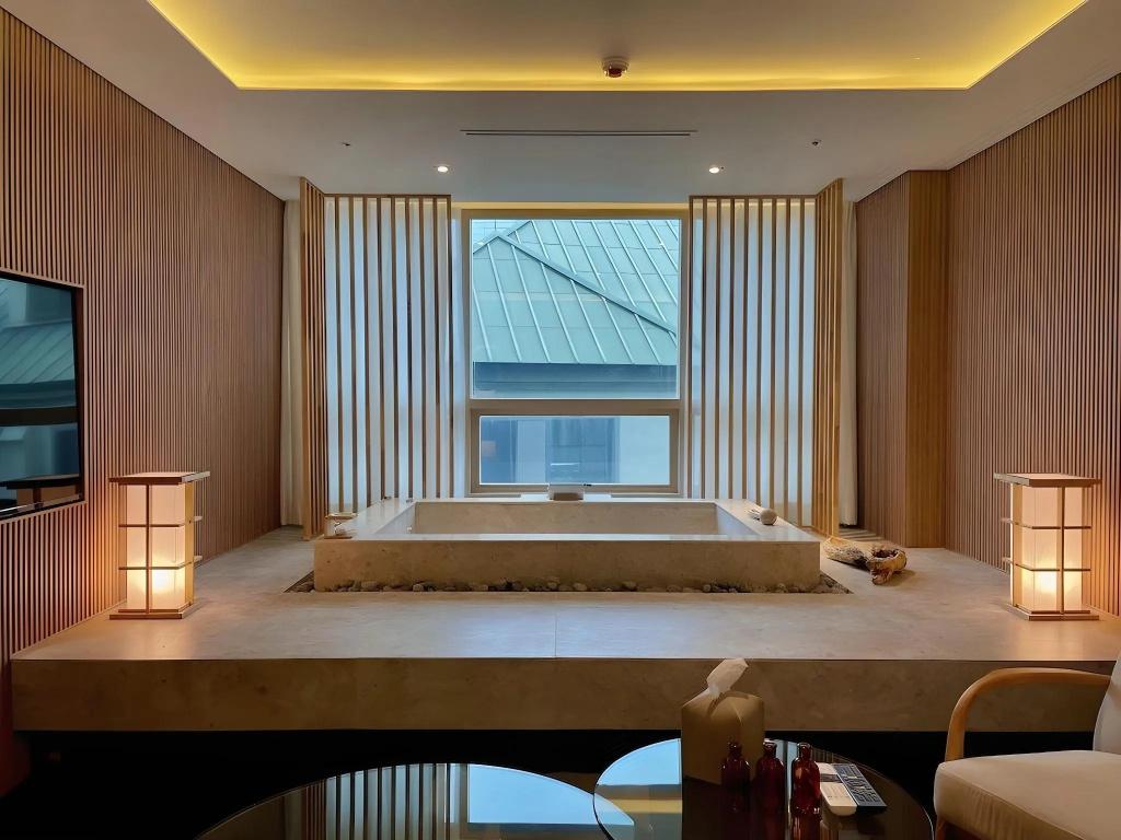 UH Suite The Myeongdong 40/52