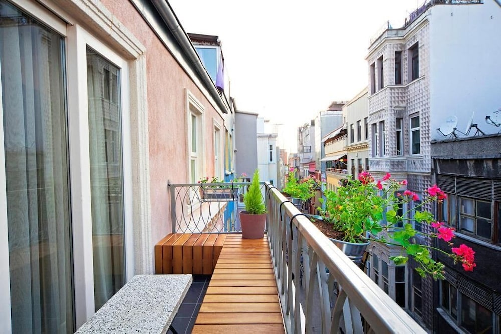 Raven Istanbul Suites 55/57