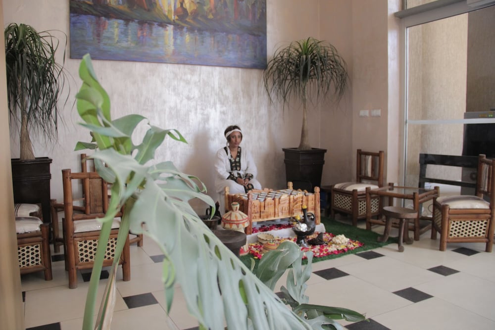 Momona Hotel 56/64