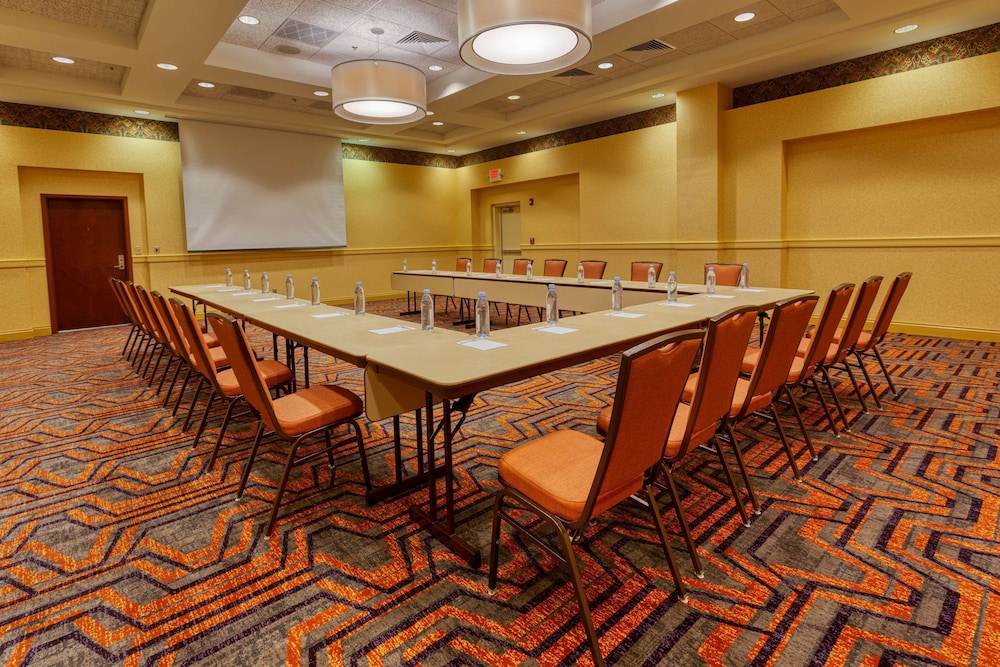 Drury Inn and Suites Northeast Indianpolis 37/48