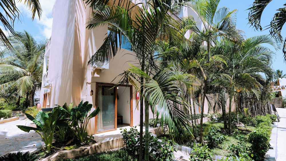 Paradise Beach Resort in MARUMBI