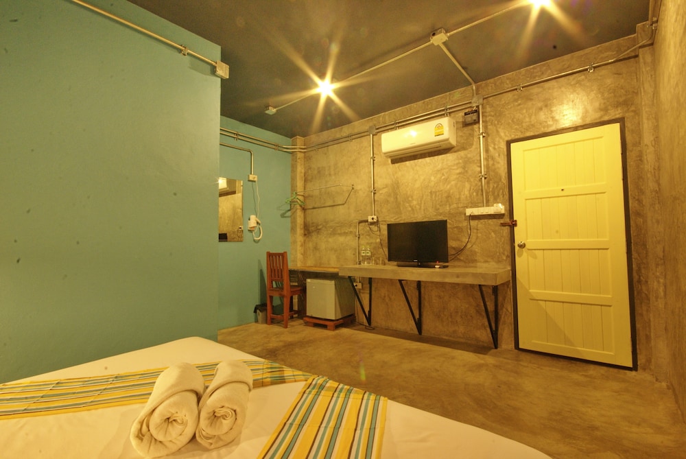 Seabox Khaolak Hostel 20/28