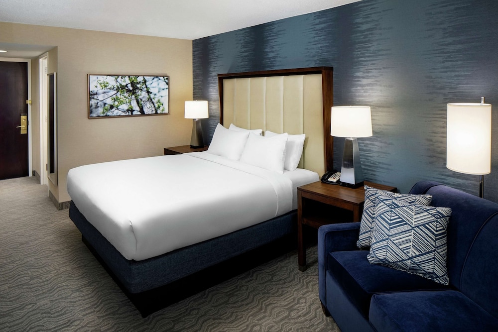 DoubleTree by Hilton Ann Arbor North (ex Holiday Inn Ann Arbor-Near The Univ. Of Mi) 13/49