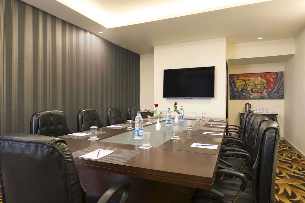 Days Hotel by Wyndham Jalandhar Jyoti Chowk 31/37