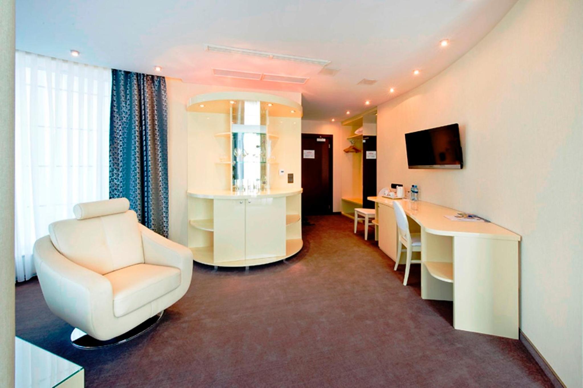 HOTEL SYMFONIA(EX. BEST WESTERN Symfonia Hotel) 28/50