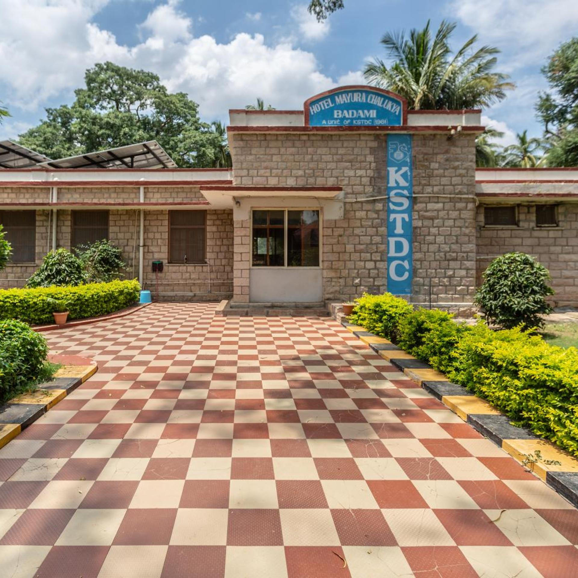 Kstdc Hotel Mayura Chalukya Badami 37/50