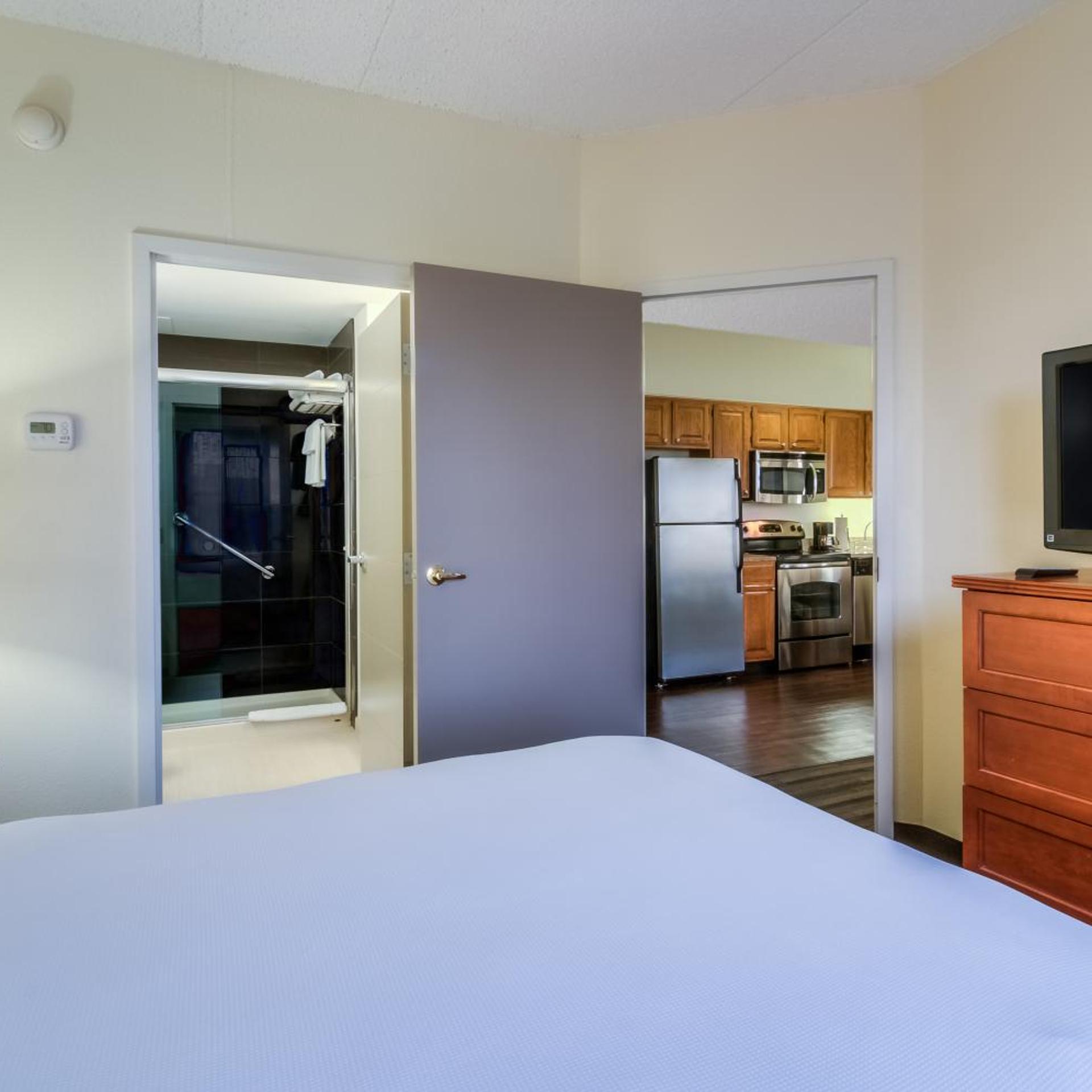 2 Bedrooms, Suite, Queen Bed