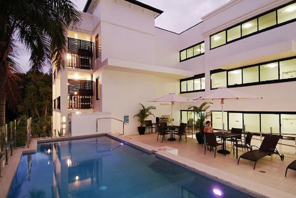 Elysium Apartments 65/68