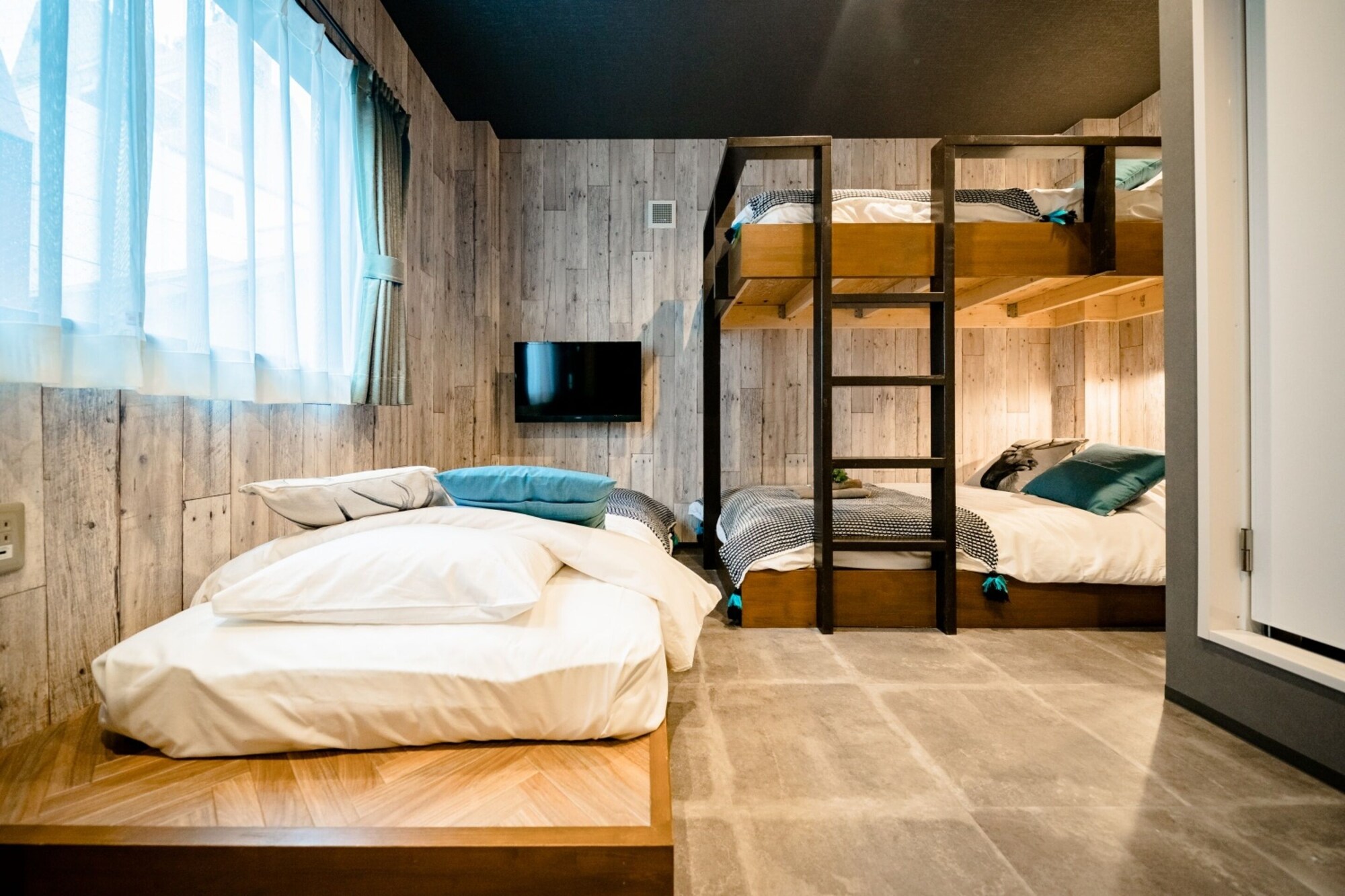 ROOM, TRIPLE