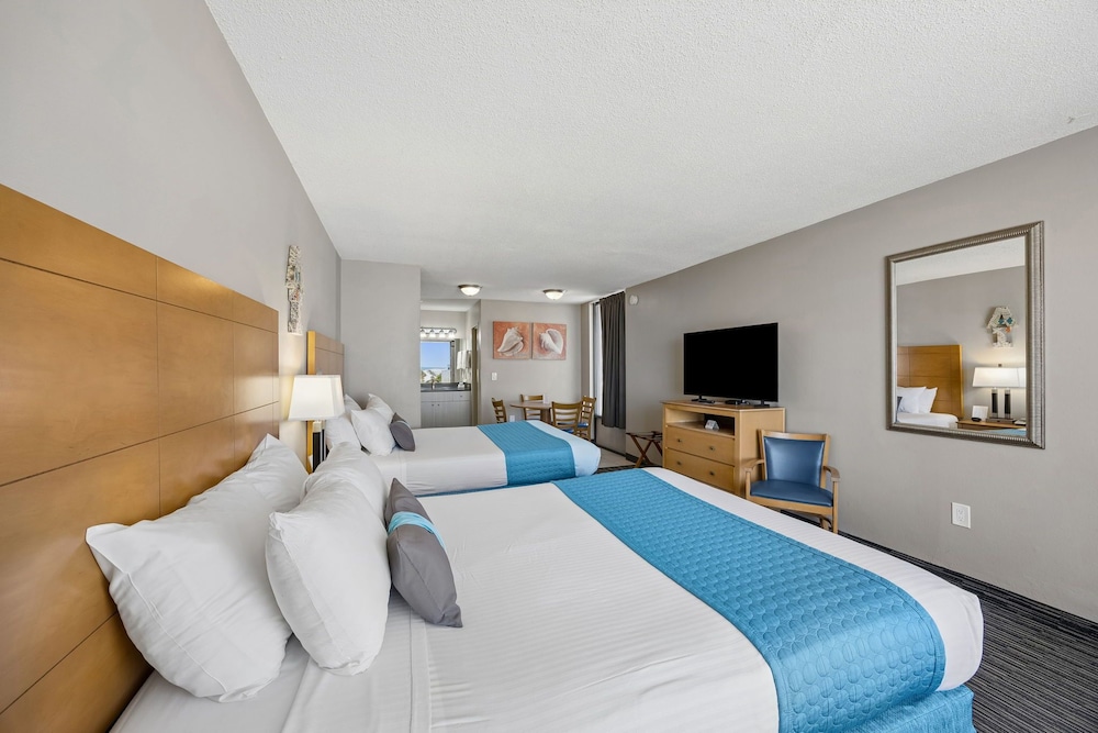 Suite, 2 Queen Beds, Ocean Front, Kitchen