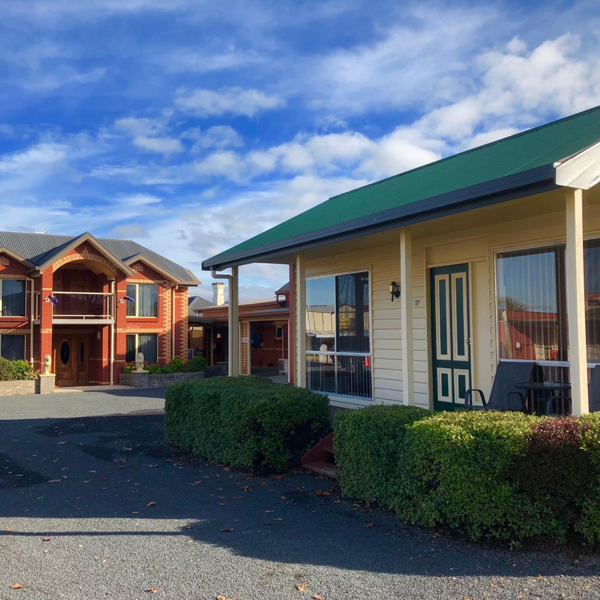 SHEFFIELD MOTOR INN 5/43