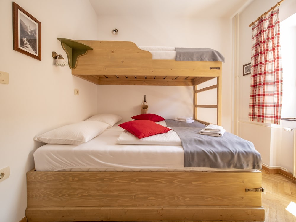 غرفة بسرير بطابقين، Apartment House Berghi Ii 2/10
