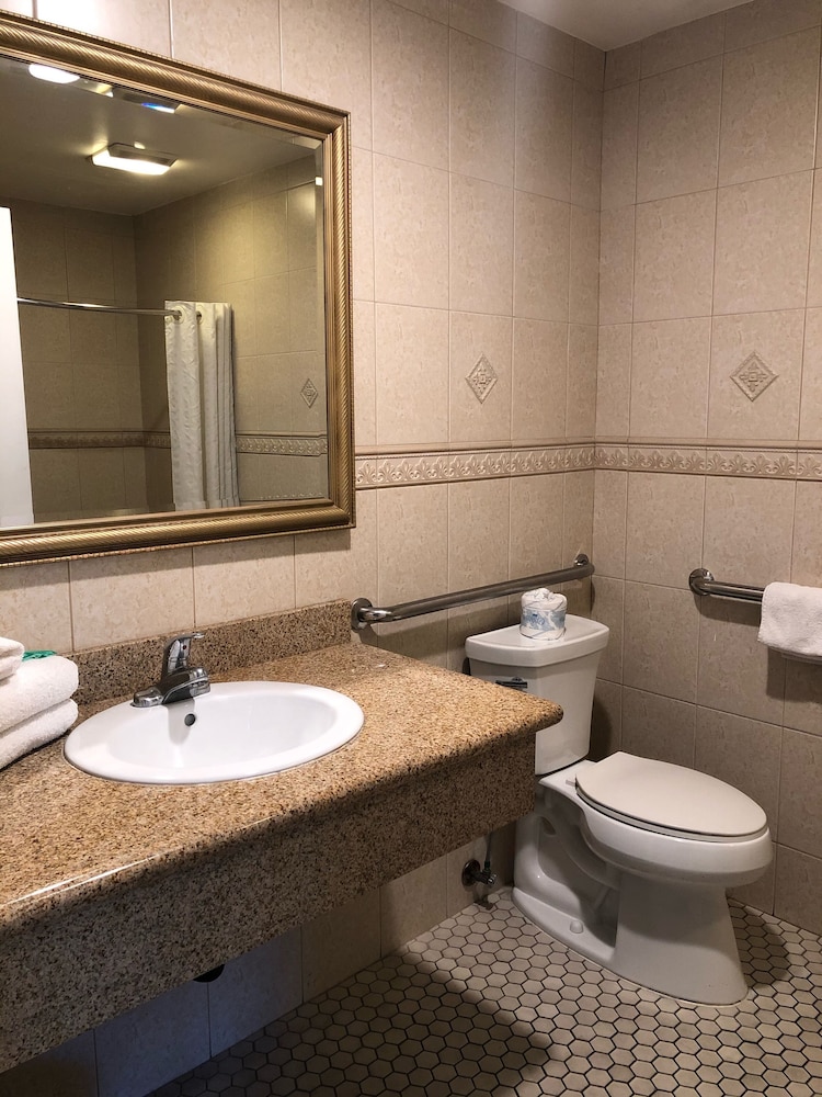 Walnut Inn & Suites 34/44