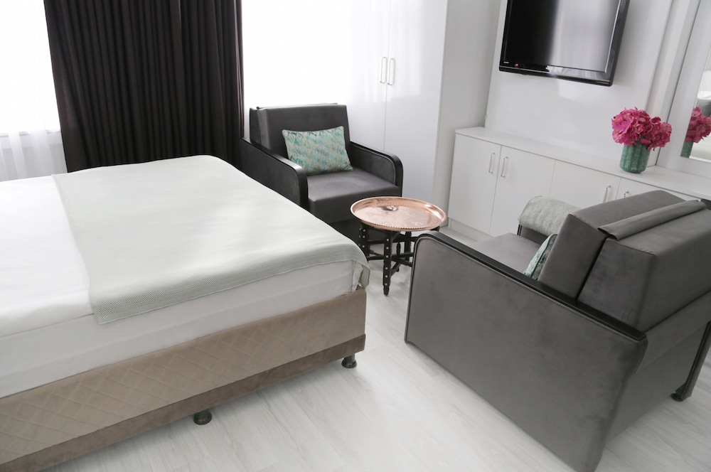 Babu Hotel 52/65