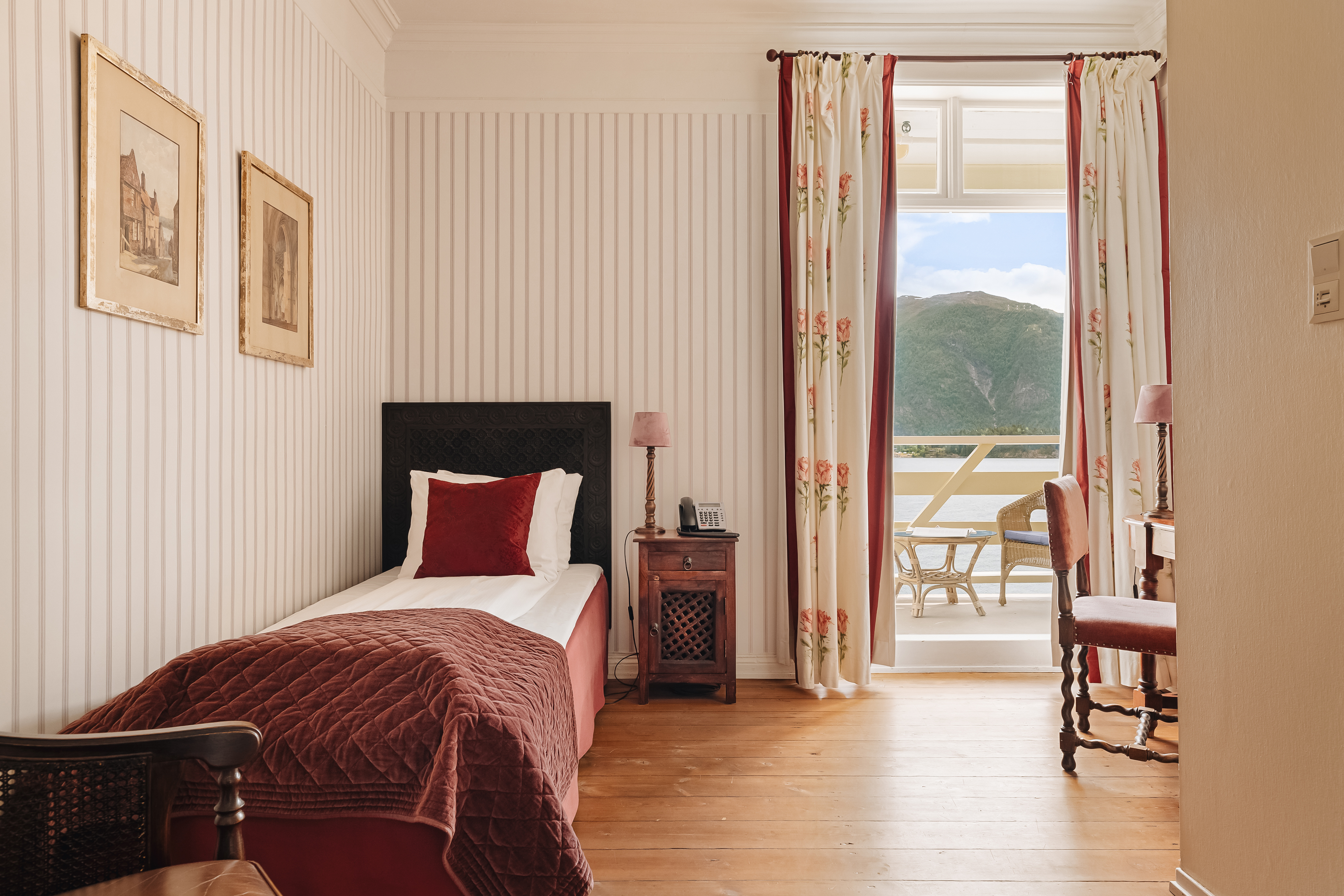 Kviknes Hotel 12/50